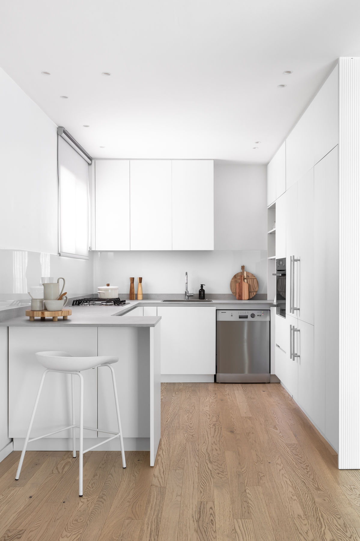 AT APARTMENT — צילום פנים 6