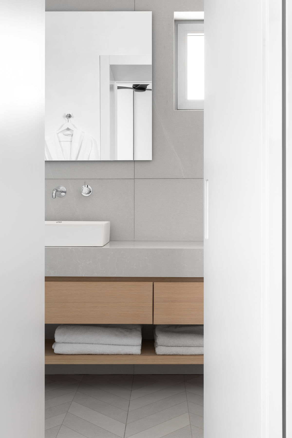 AT APARTMENT — צילום פנים 15